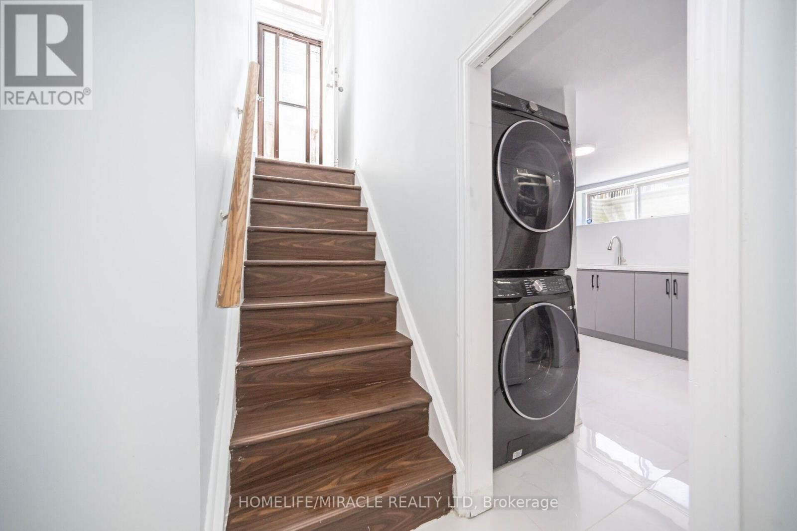 106 SILVERSTONE DRIVE Image 33