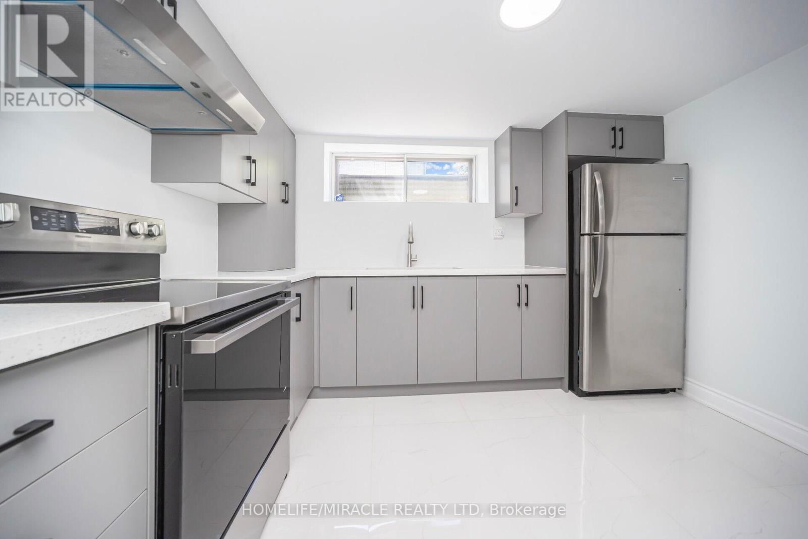 106 SILVERSTONE DRIVE Image 35