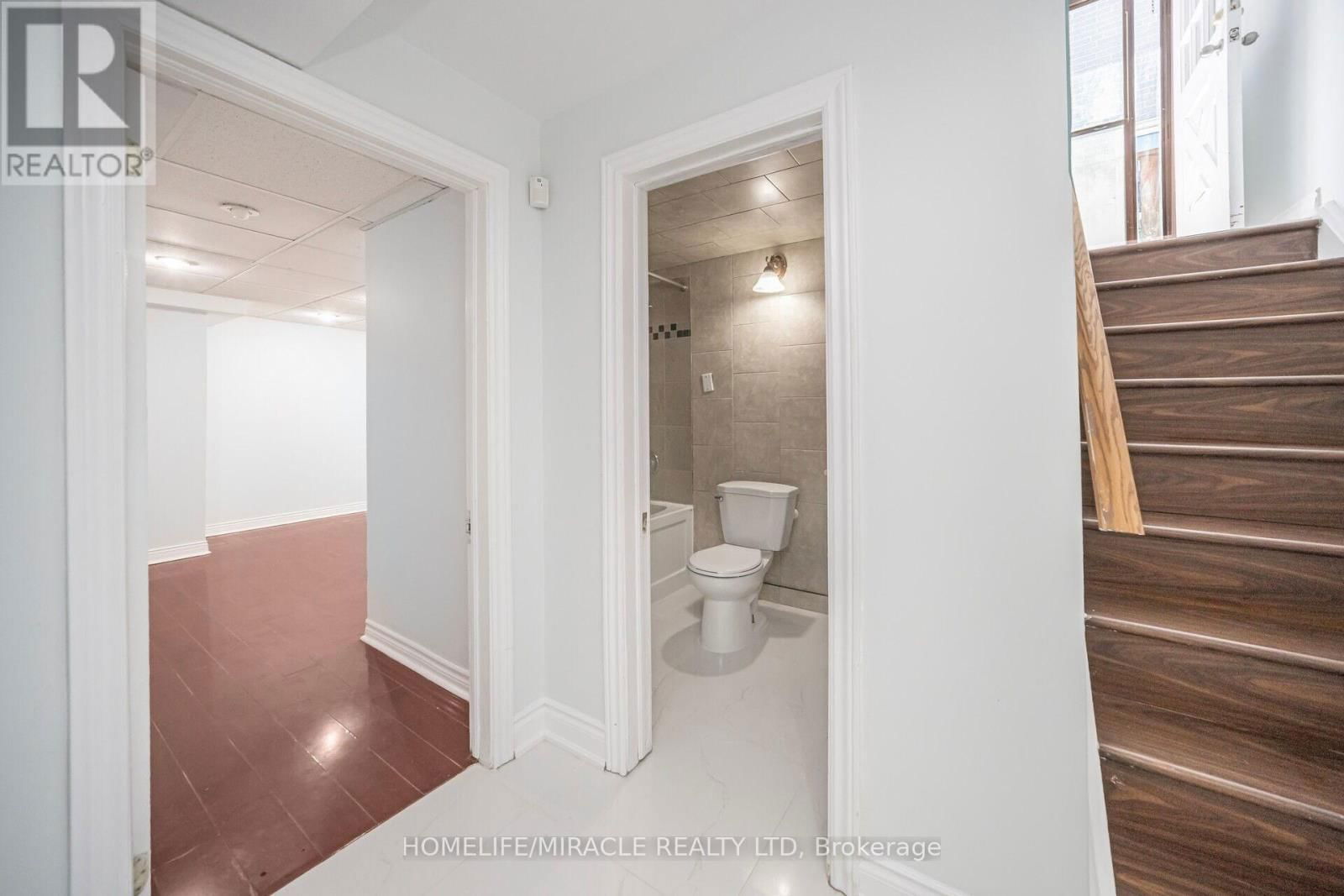 106 SILVERSTONE DRIVE Image 36