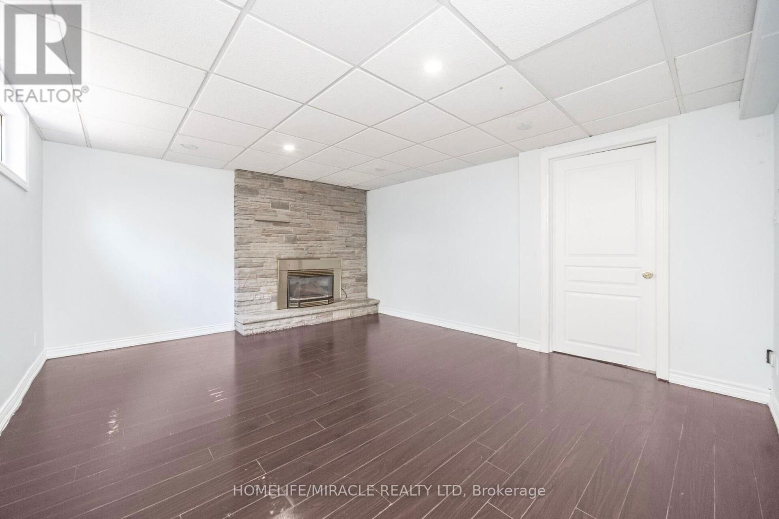 106 SILVERSTONE DRIVE Image 42