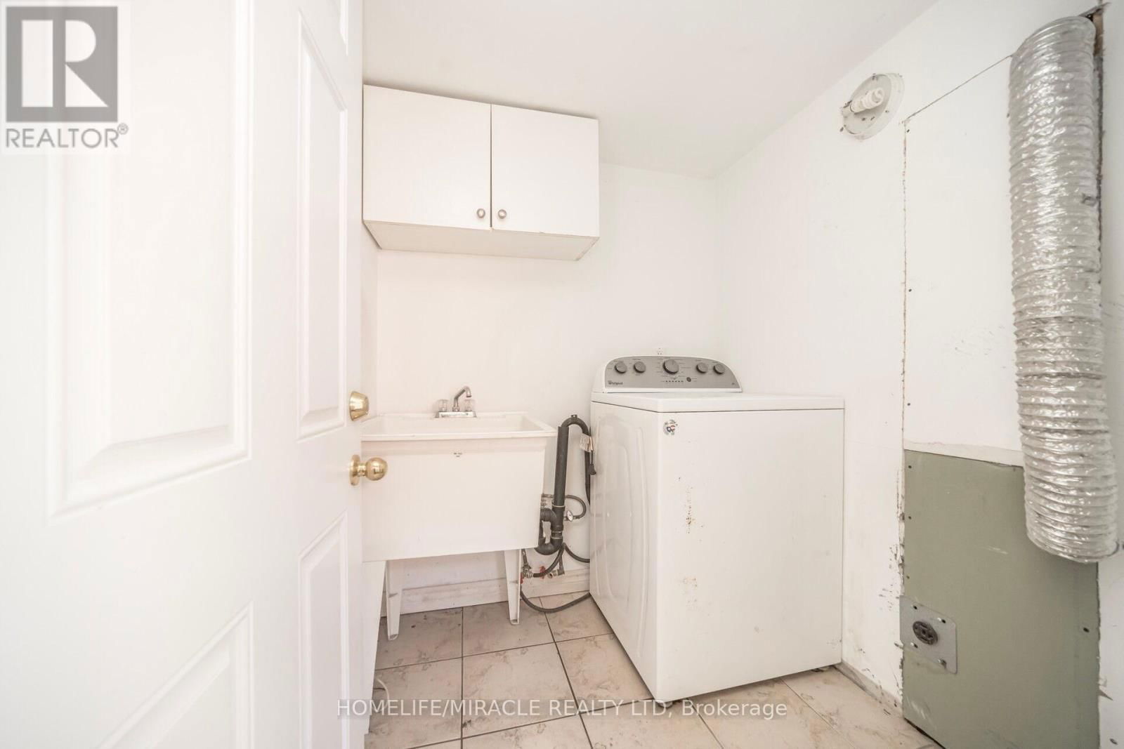 106 SILVERSTONE DRIVE Image 44
