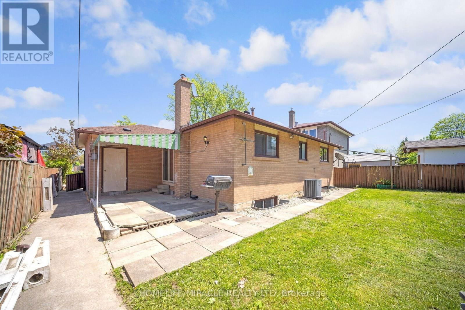 106 SILVERSTONE DRIVE Image 47