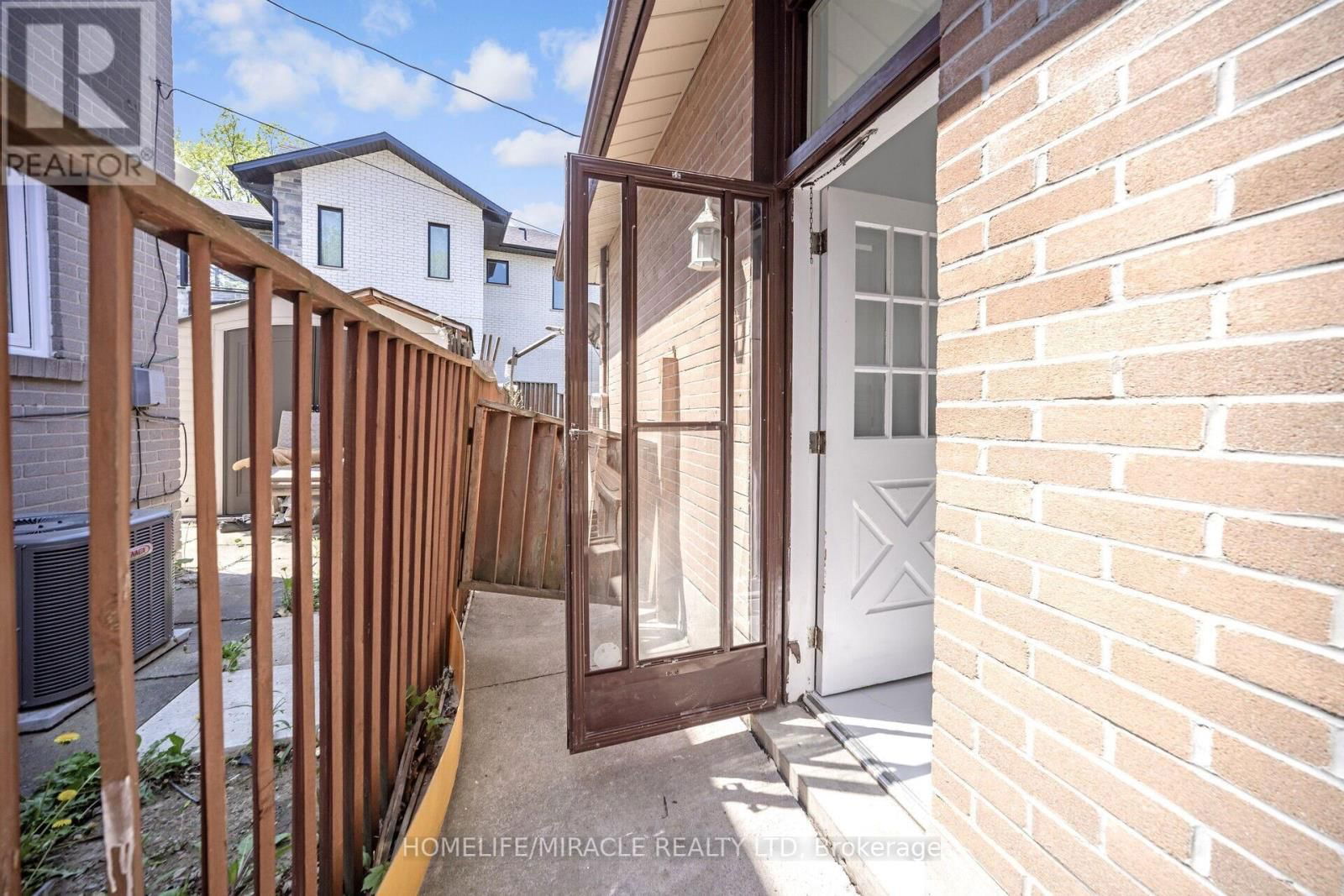 106 SILVERSTONE DRIVE Image 49