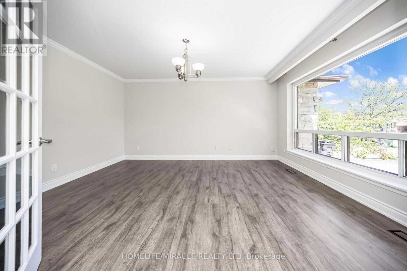 106 SILVERSTONE DRIVE Image 7