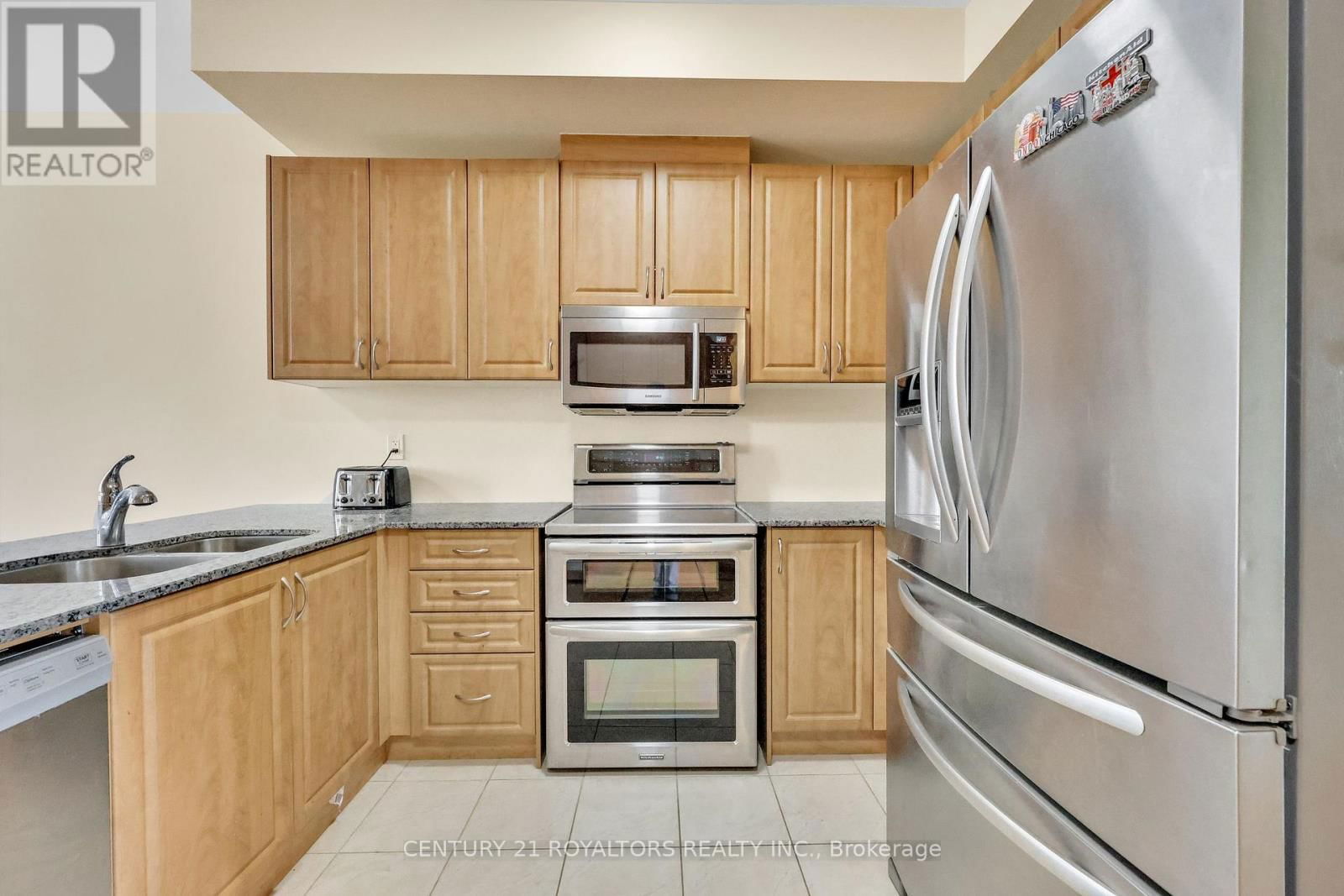 34 MIAMI GROVE Image 12