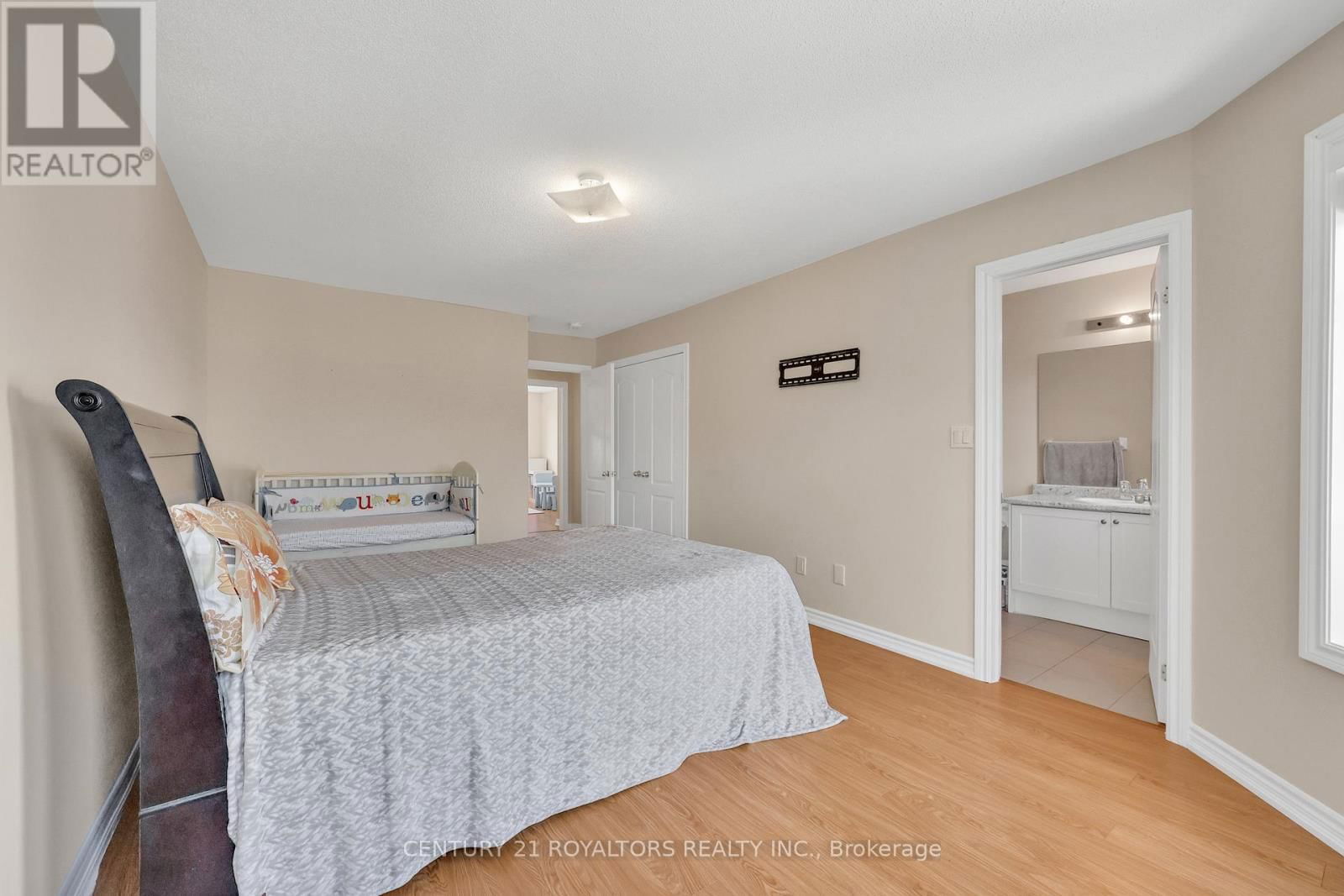 34 MIAMI GROVE Image 33
