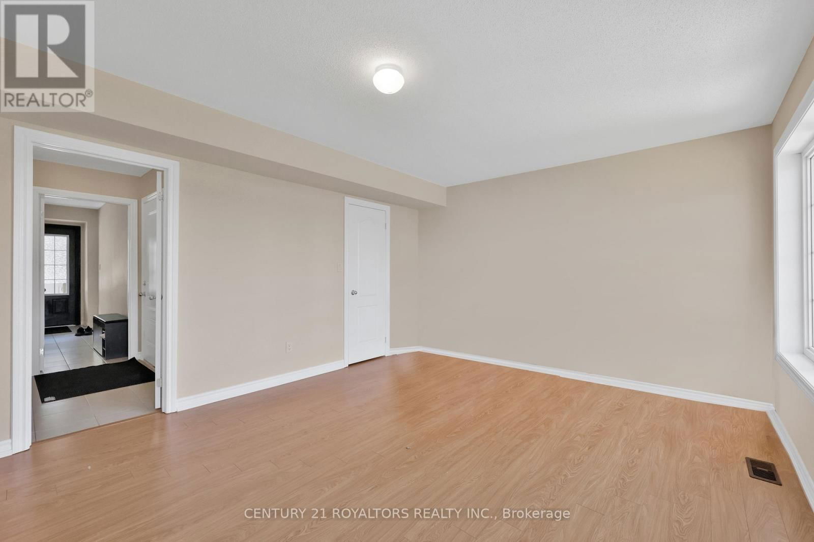 34 MIAMI GROVE Image 7