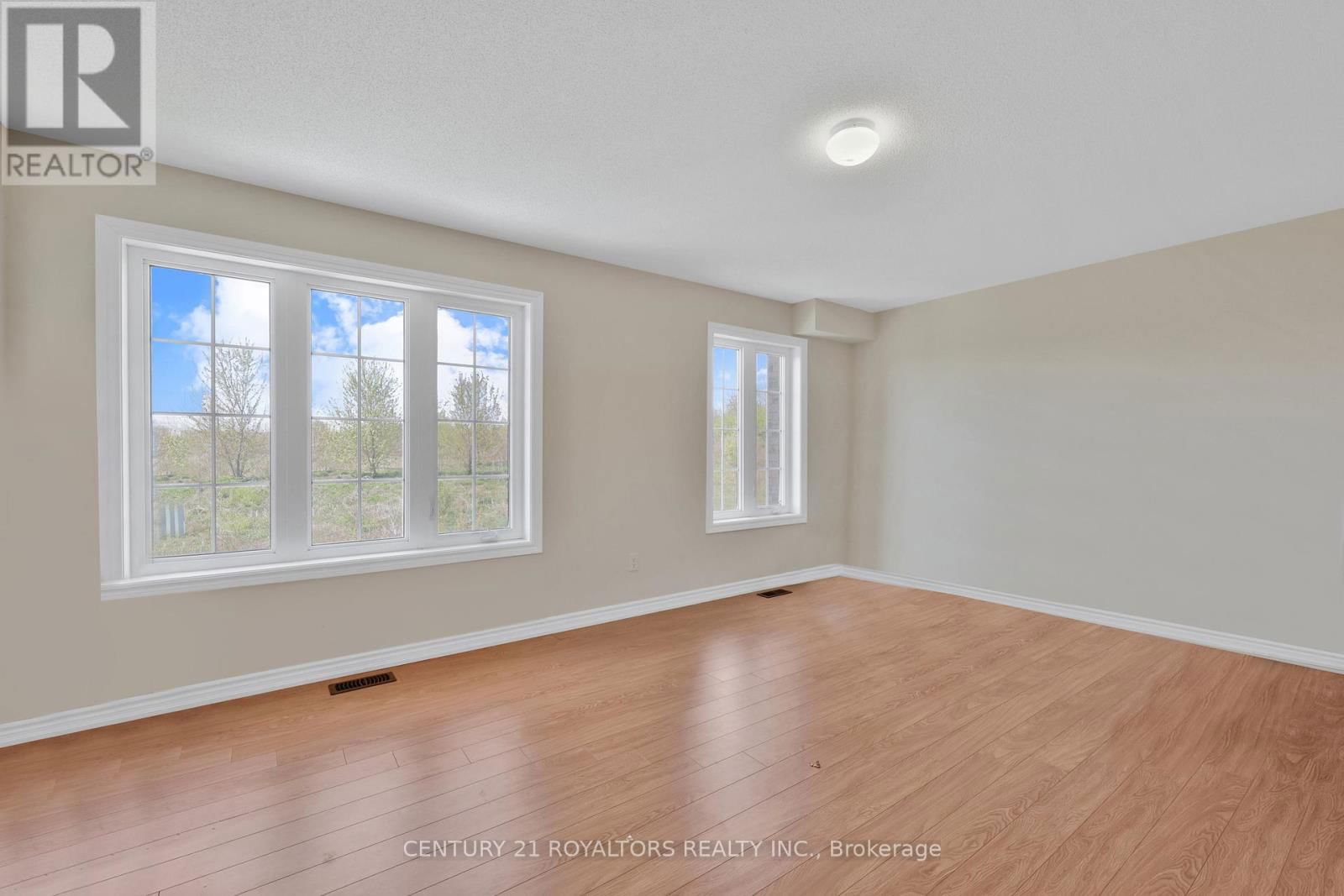 34 MIAMI GROVE Image 8