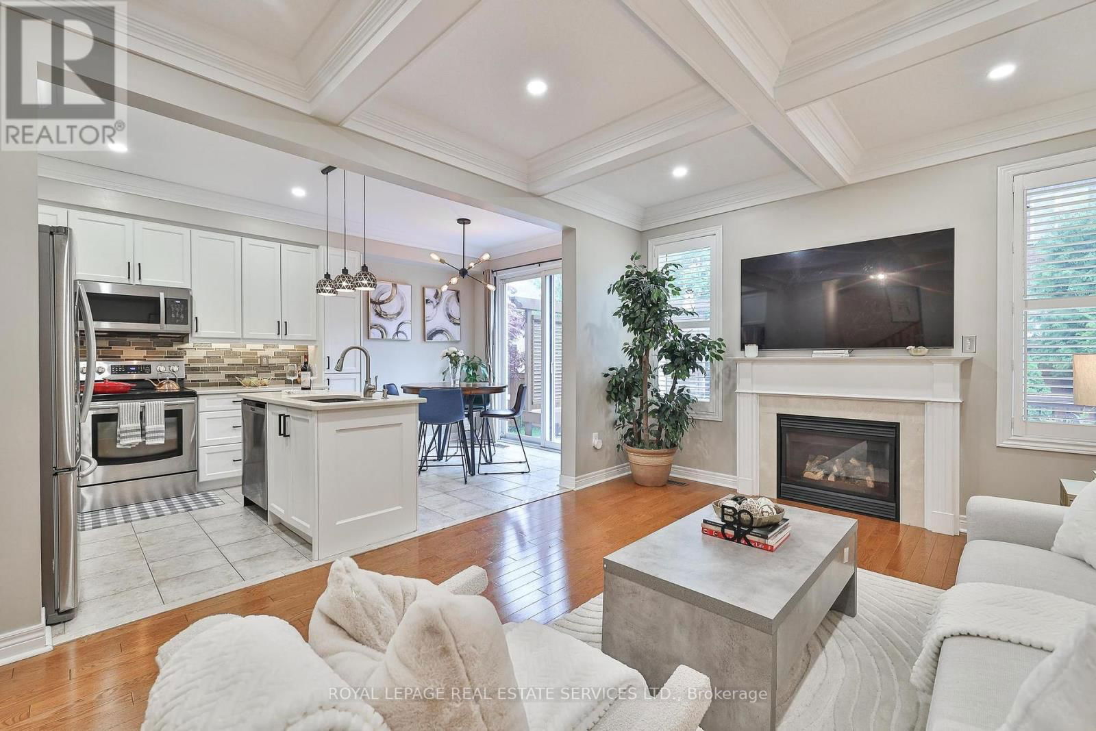 3222 EPWORTH CRESCENT Image 12