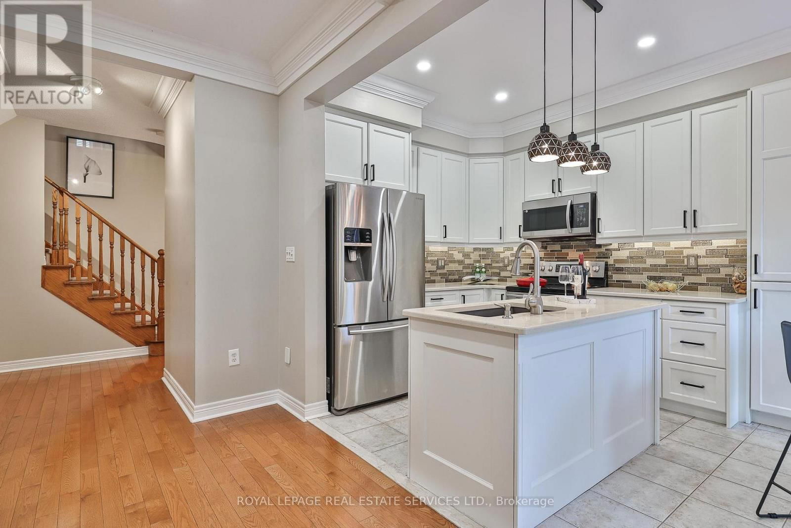 3222 EPWORTH CRESCENT Image 18