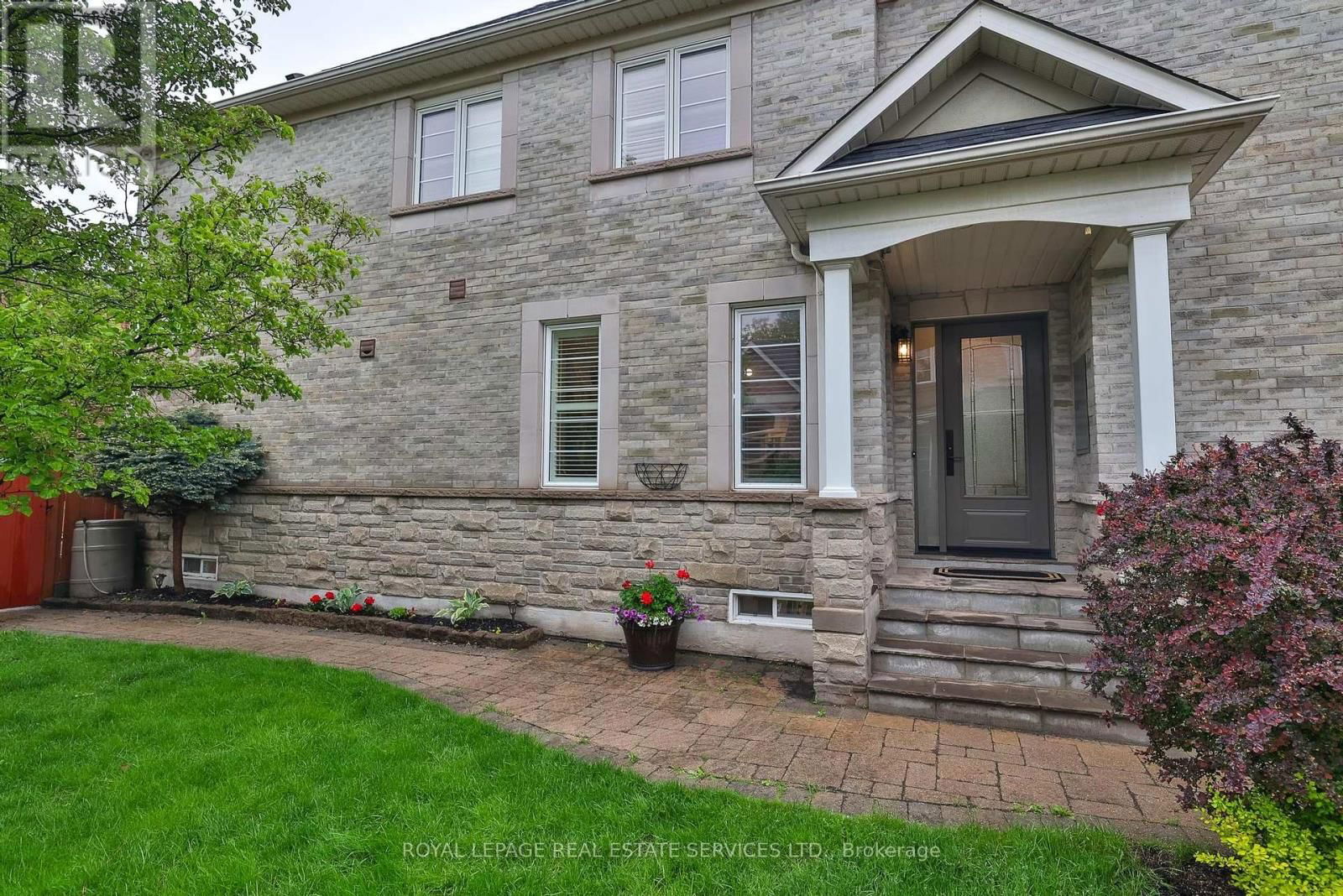 3222 EPWORTH CRESCENT Image 2