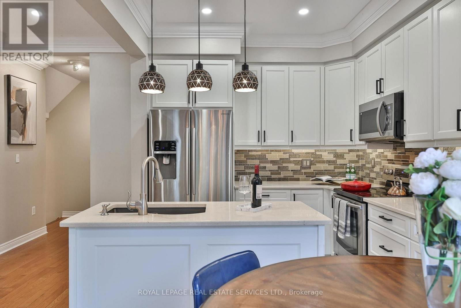 3222 EPWORTH CRESCENT Image 21