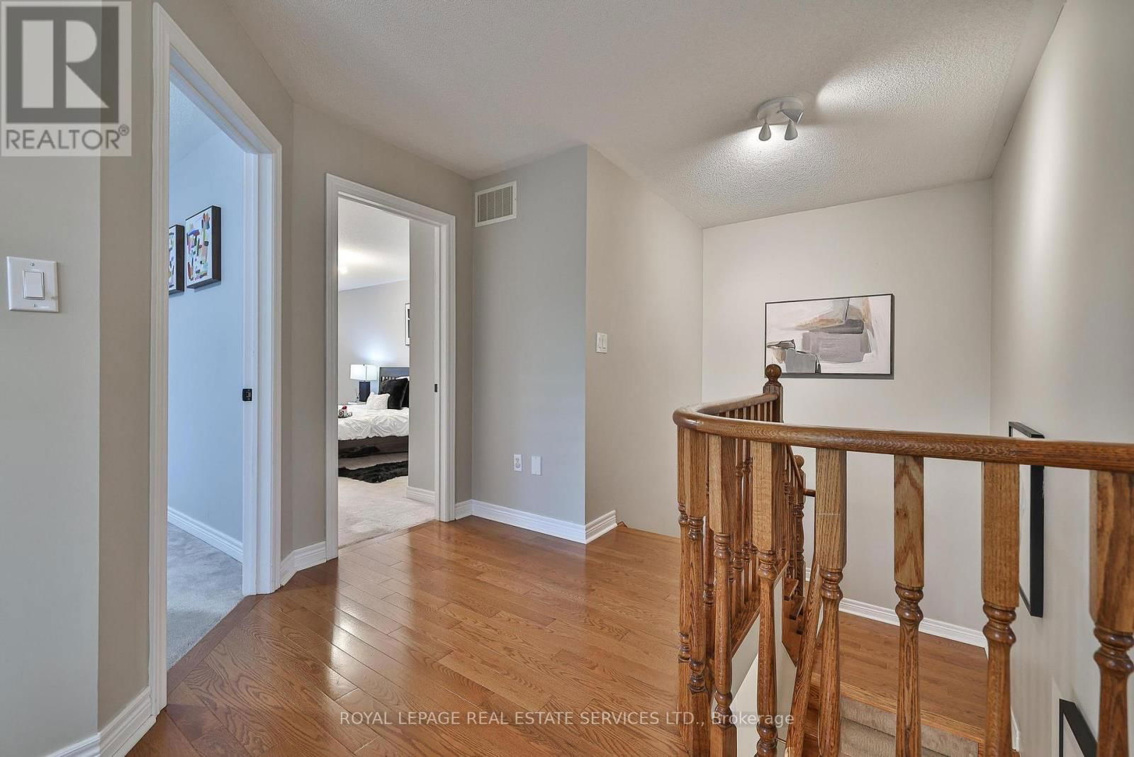 3222 EPWORTH CRESCENT Image 26