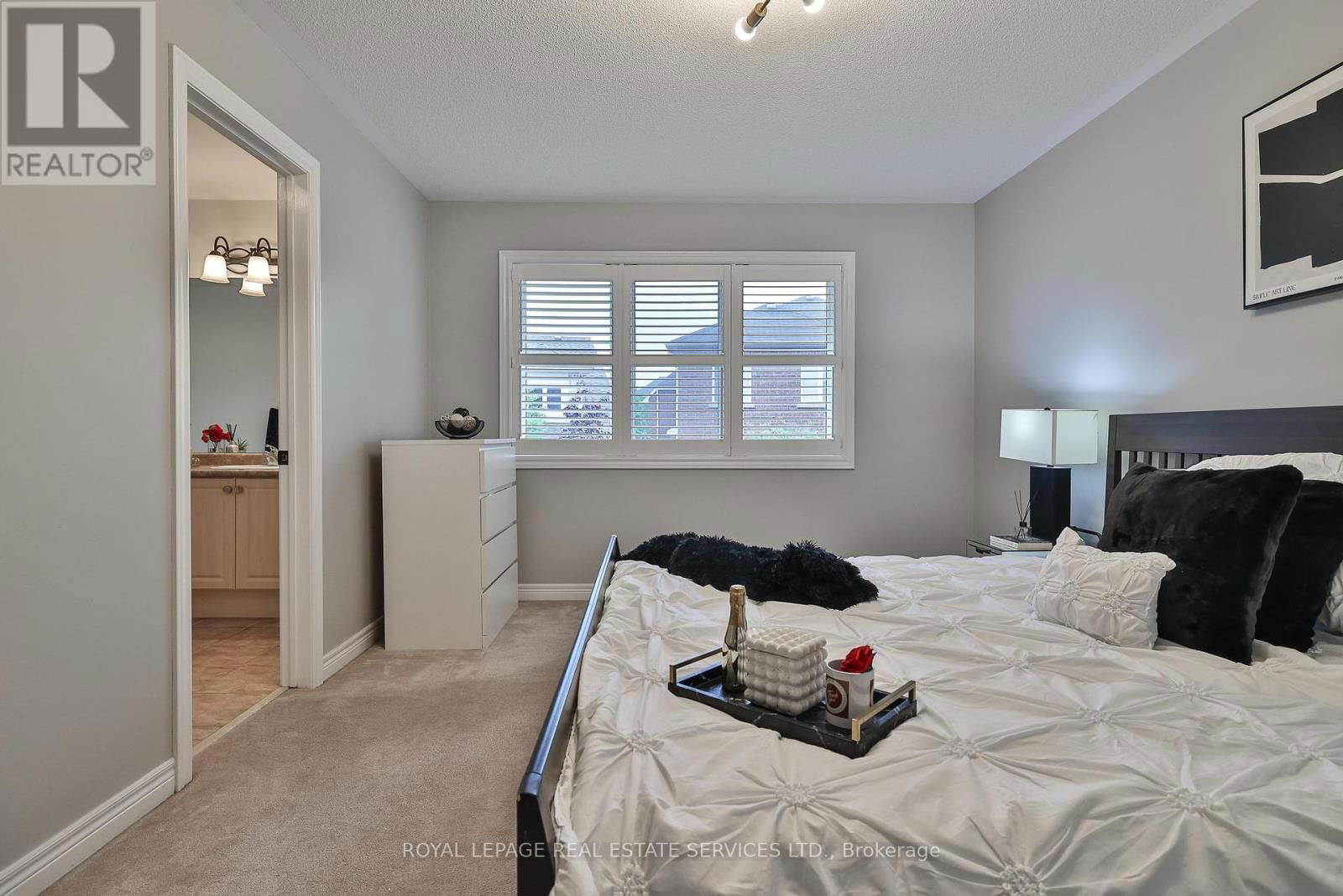 3222 EPWORTH CRESCENT Image 30