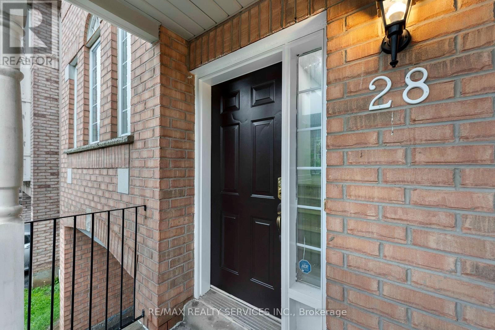 28 - 80 ACORN PLACE Image 2