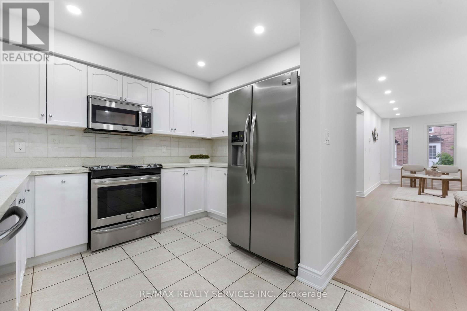 28 - 80 ACORN PLACE Image 21
