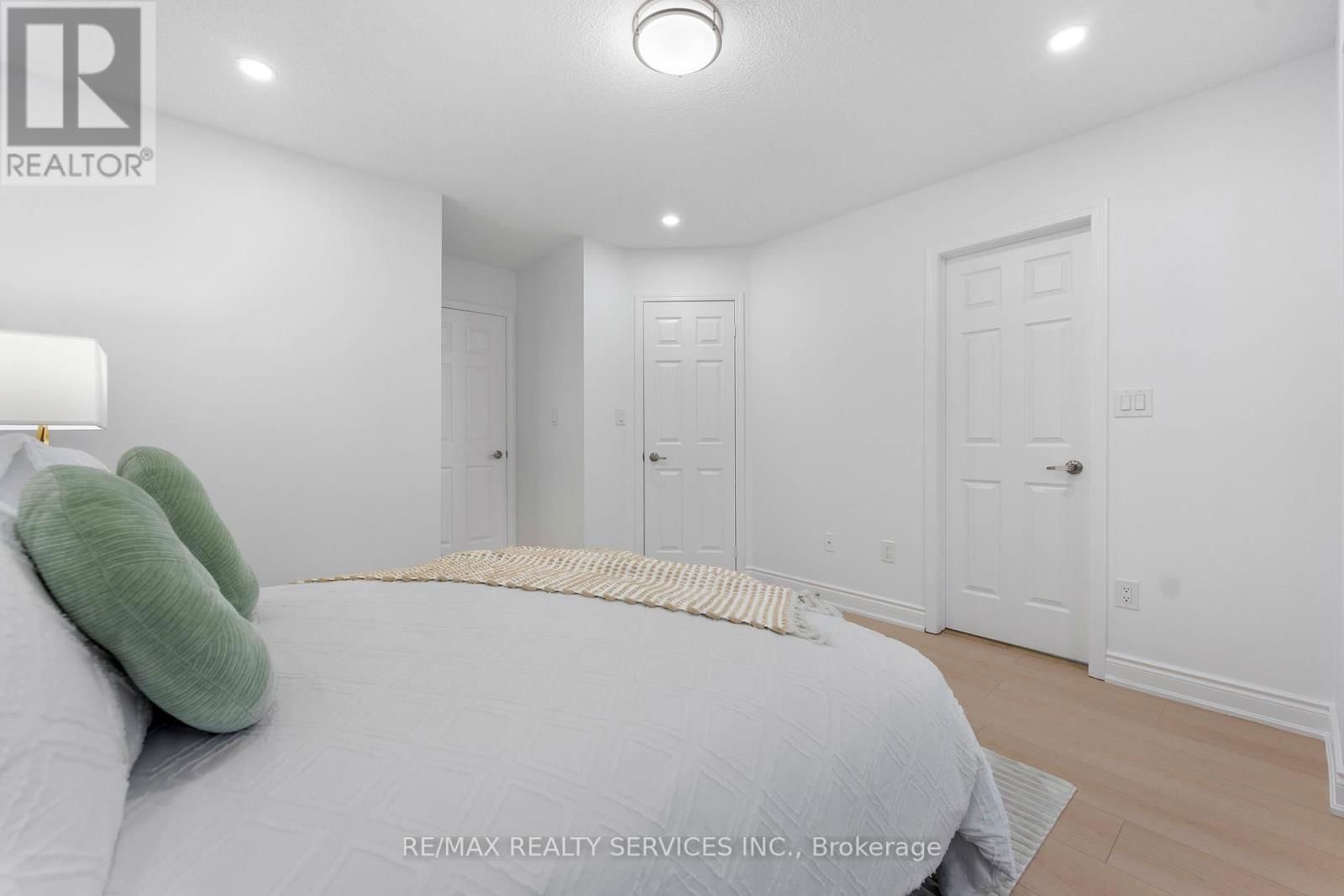 28 - 80 ACORN PLACE Image 29