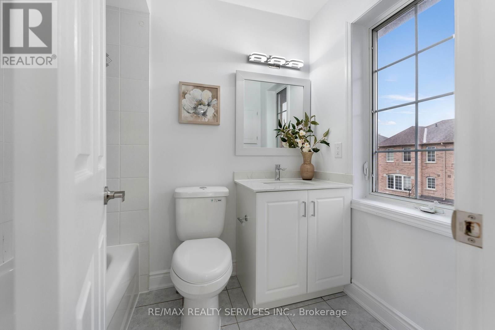 28 - 80 ACORN PLACE Image 31