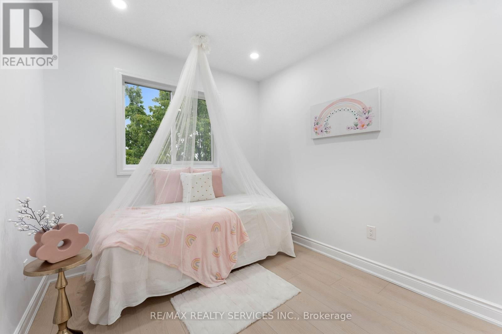 28 - 80 ACORN PLACE Image 34