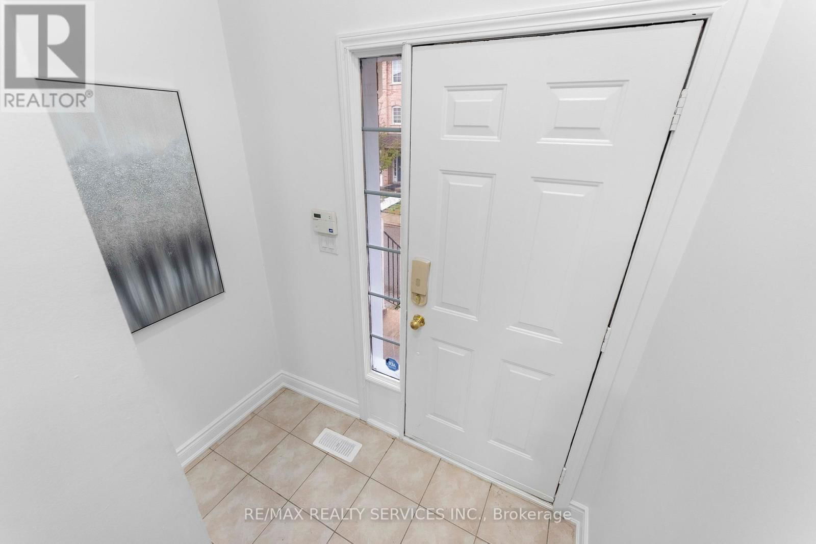 28 - 80 ACORN PLACE Image 4