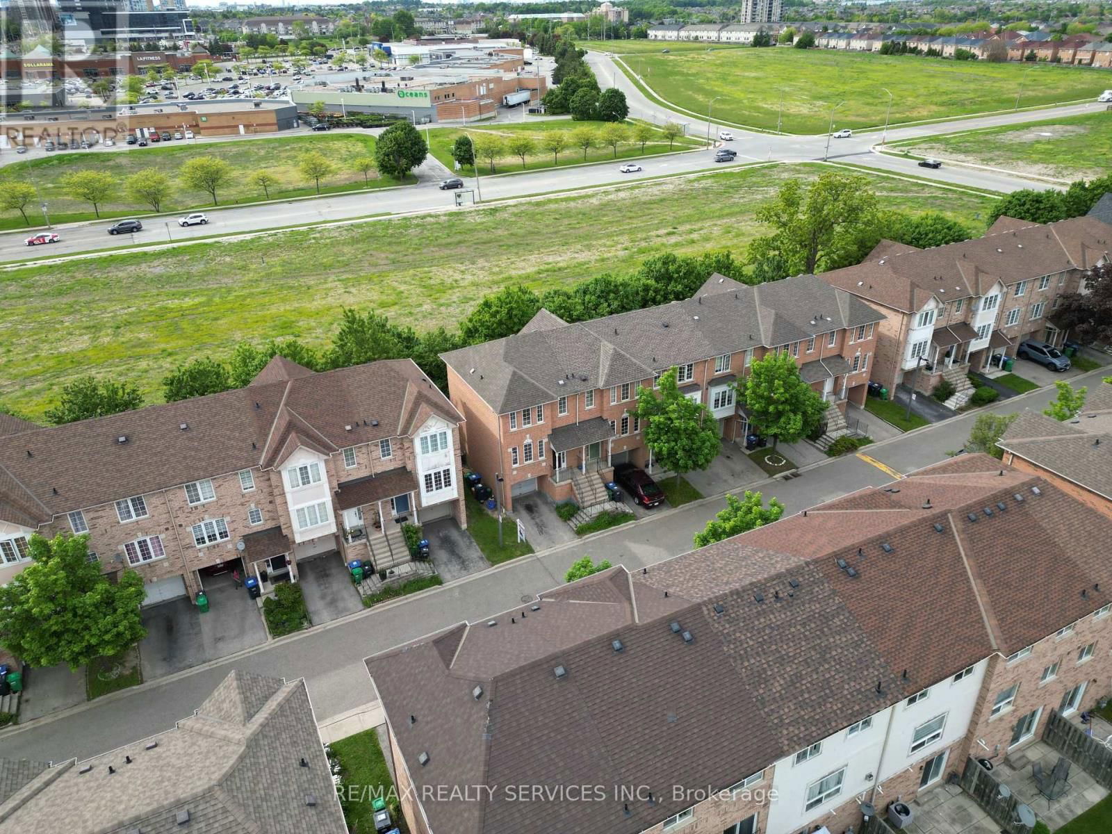 28 - 80 ACORN PLACE Image 45