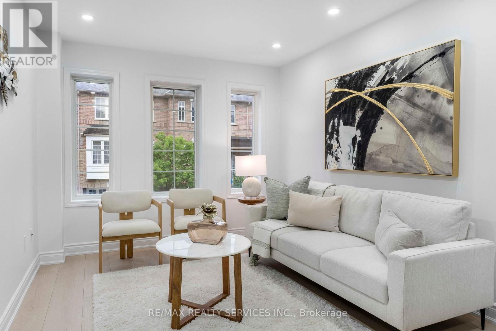 28 - 80 ACORN PLACE Image 9