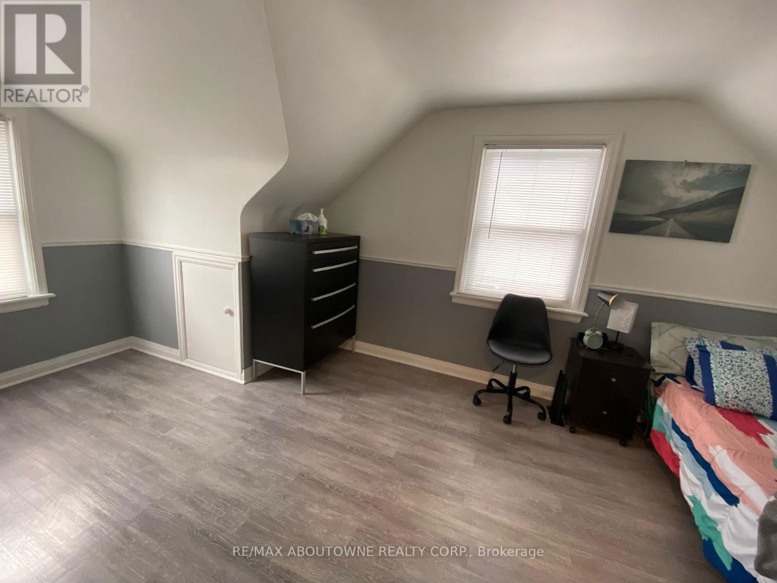 2362 REBECCA STREET Image 12