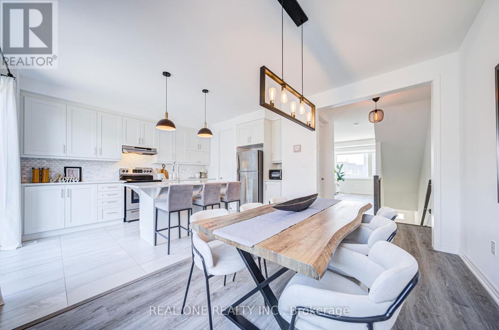 91 GROVEWOOD COMMON Image 21