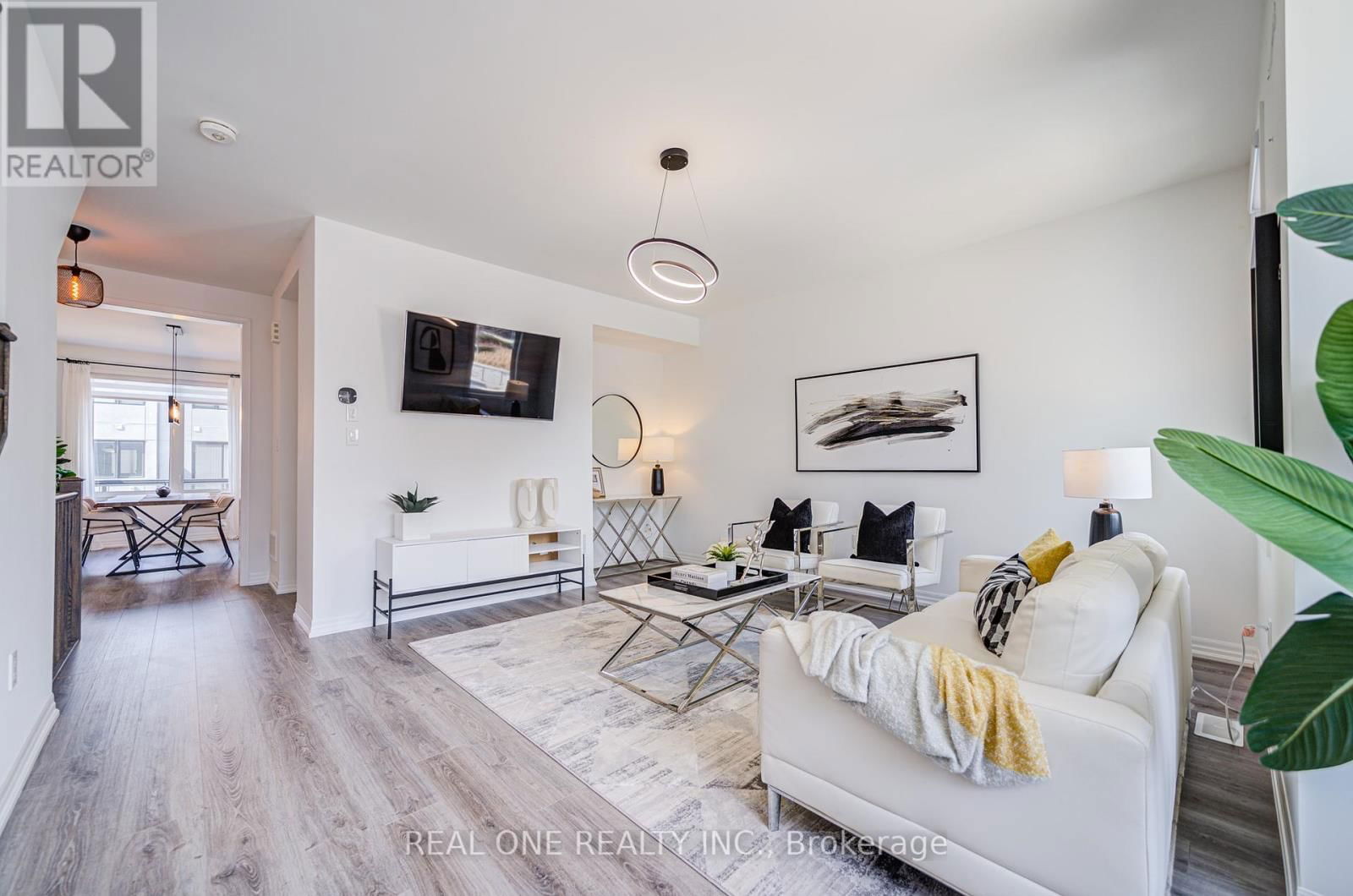 91 GROVEWOOD COMMON Image 33