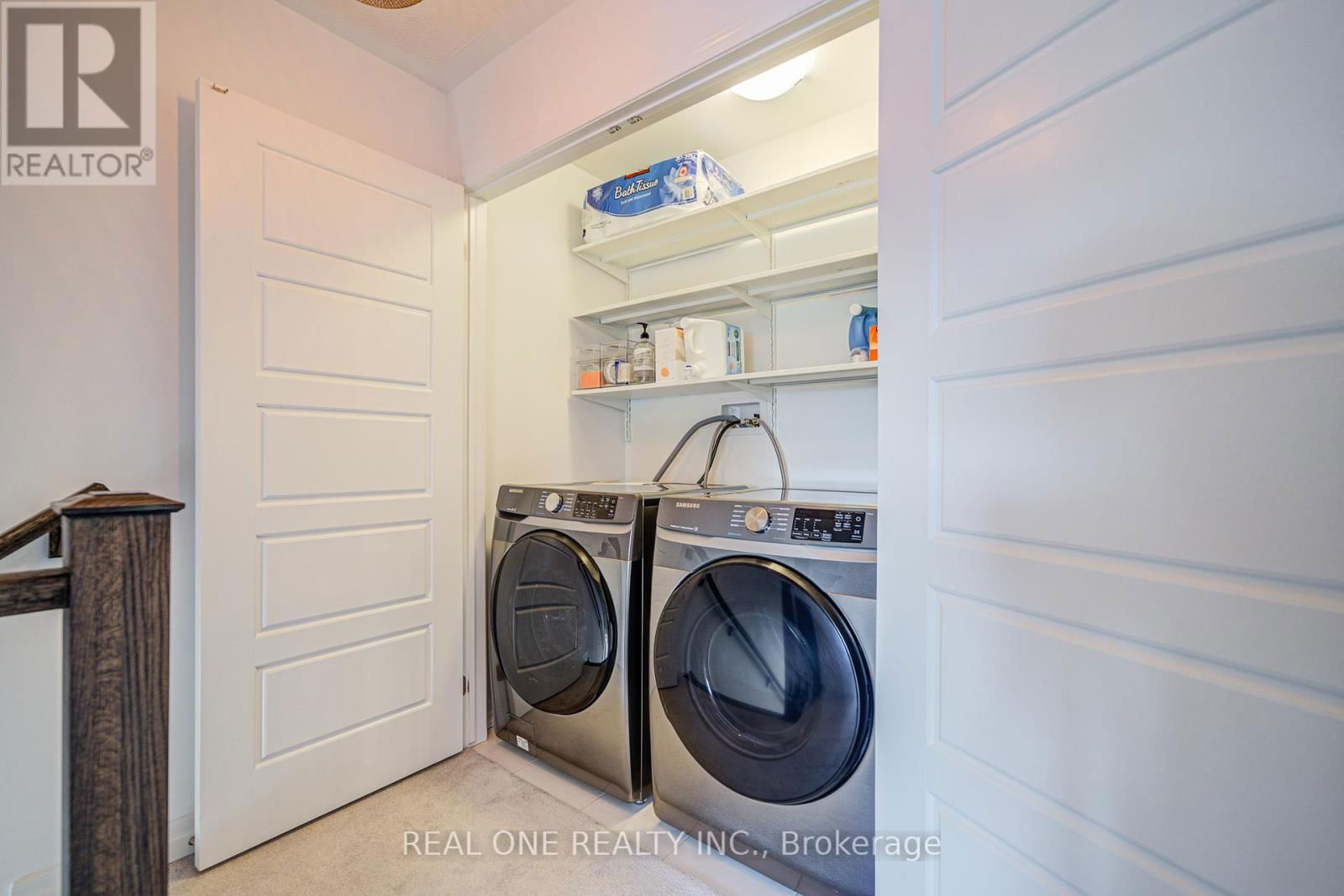 91 GROVEWOOD COMMON Image 35