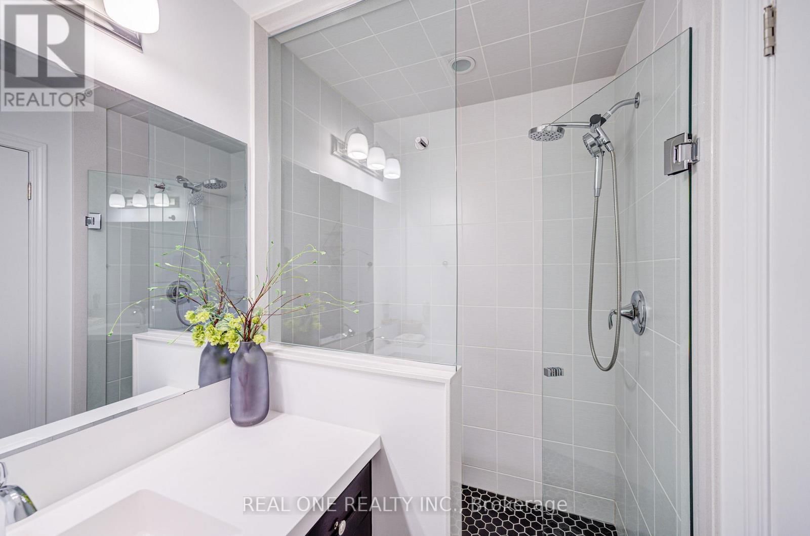 91 GROVEWOOD COMMON Image 41