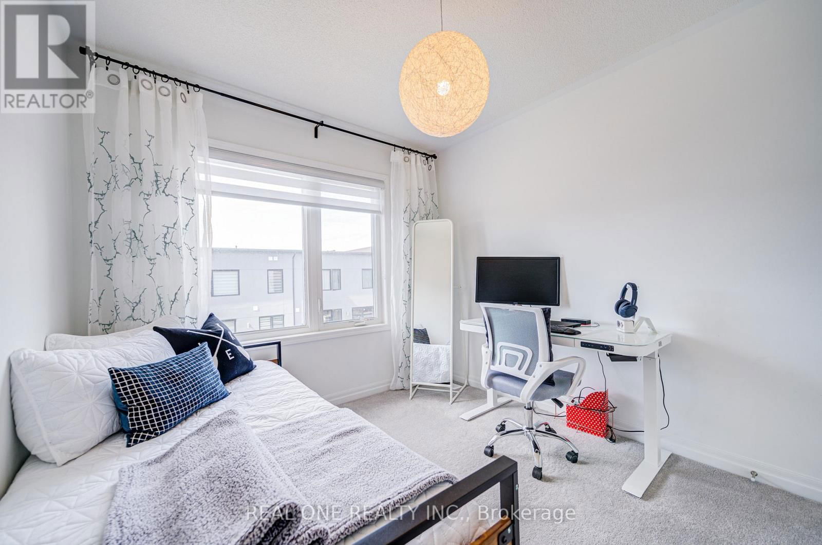 91 GROVEWOOD COMMON Image 44