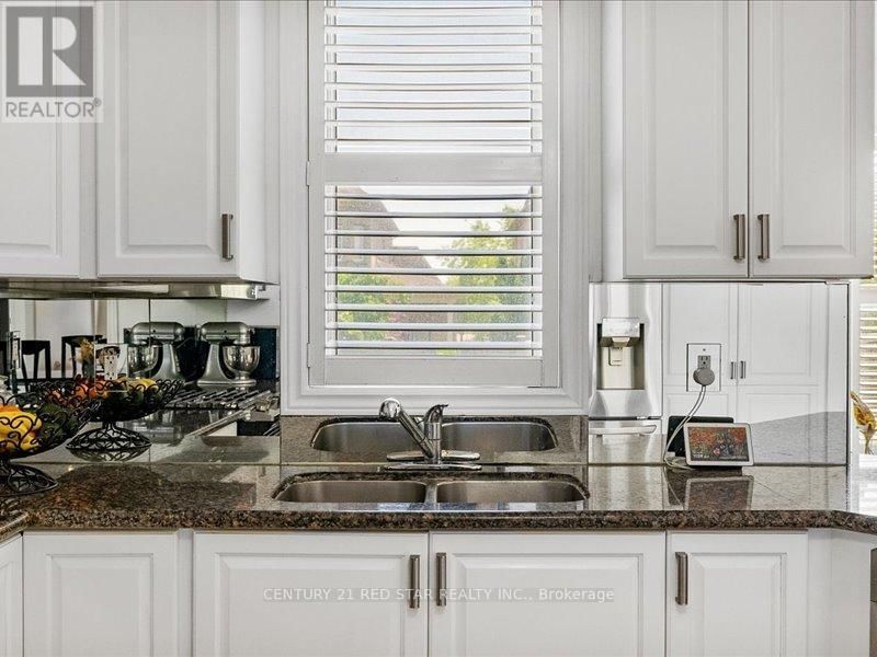 31 EIFFEL BOULEVARD Image 12