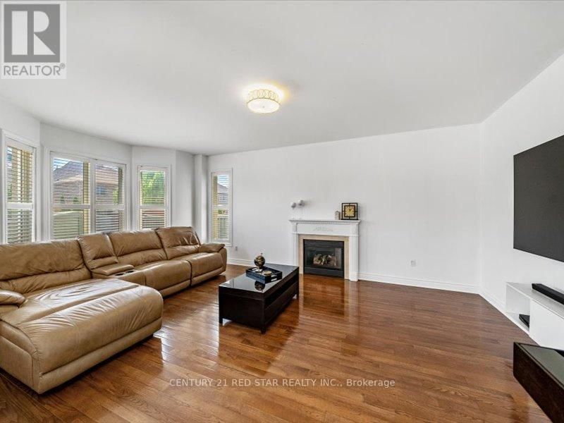31 EIFFEL BOULEVARD Image 20