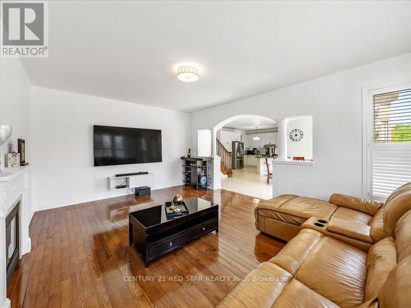 31 EIFFEL BOULEVARD Image 21