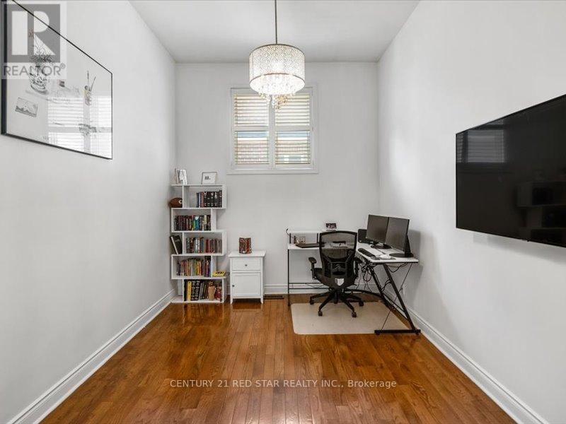31 EIFFEL BOULEVARD Image 23