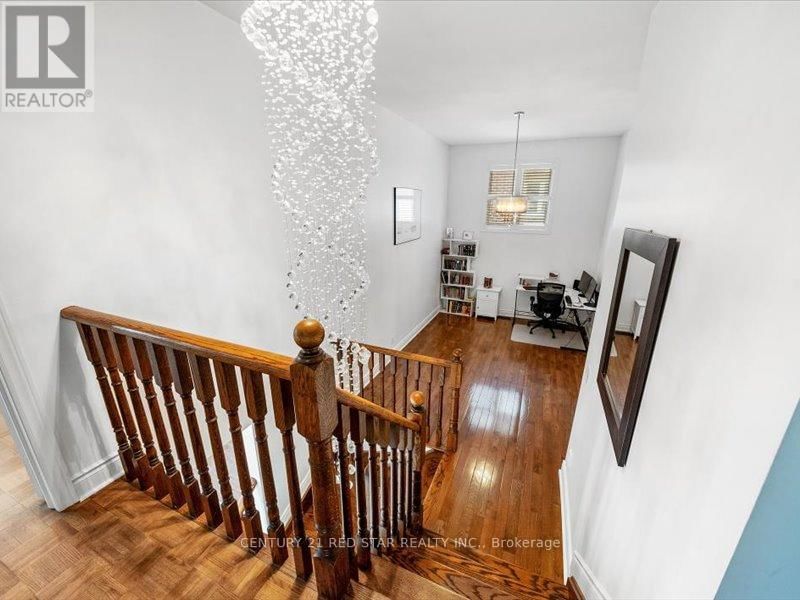 31 EIFFEL BOULEVARD Image 25