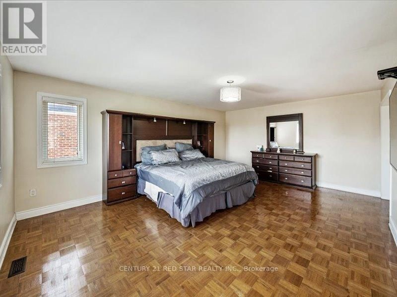 31 EIFFEL BOULEVARD Image 27