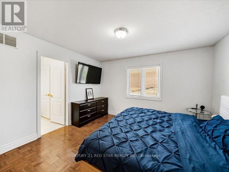 31 EIFFEL BOULEVARD Image 30