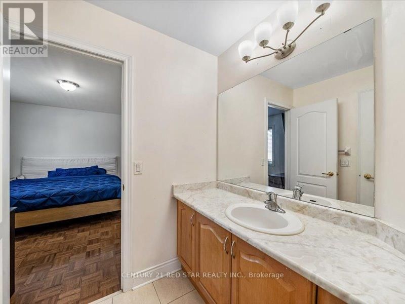 31 EIFFEL BOULEVARD Image 32
