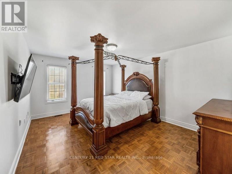 31 EIFFEL BOULEVARD Image 33
