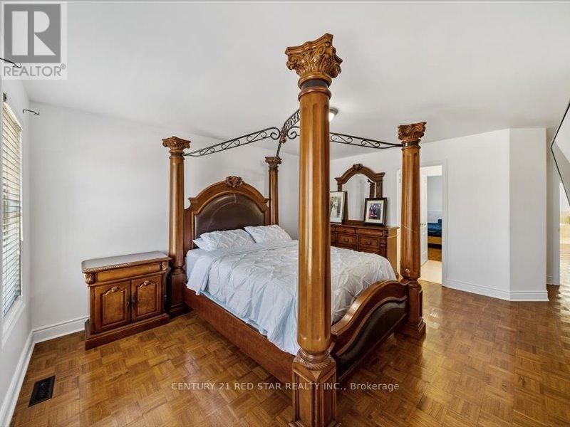 31 EIFFEL BOULEVARD Image 35