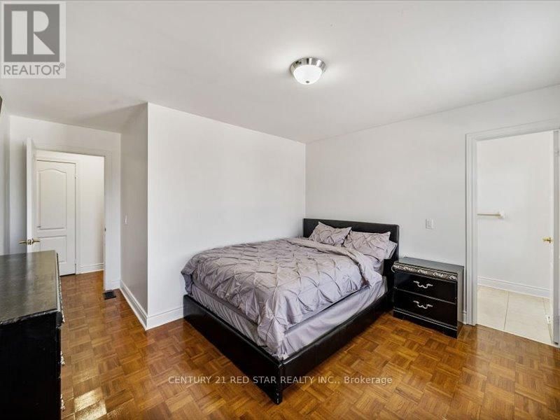 31 EIFFEL BOULEVARD Image 36