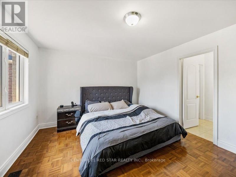 31 EIFFEL BOULEVARD Image 37