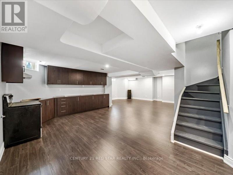 31 EIFFEL BOULEVARD Image 40