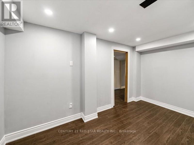 31 EIFFEL BOULEVARD Image 42