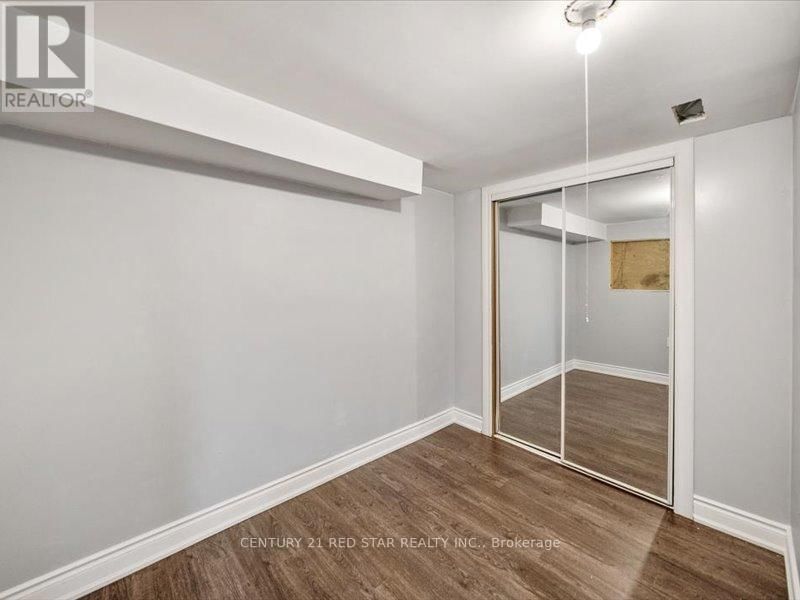 31 EIFFEL BOULEVARD Image 44