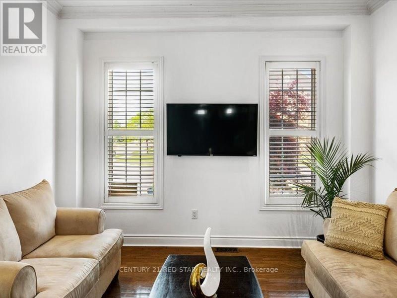 31 EIFFEL BOULEVARD Image 8