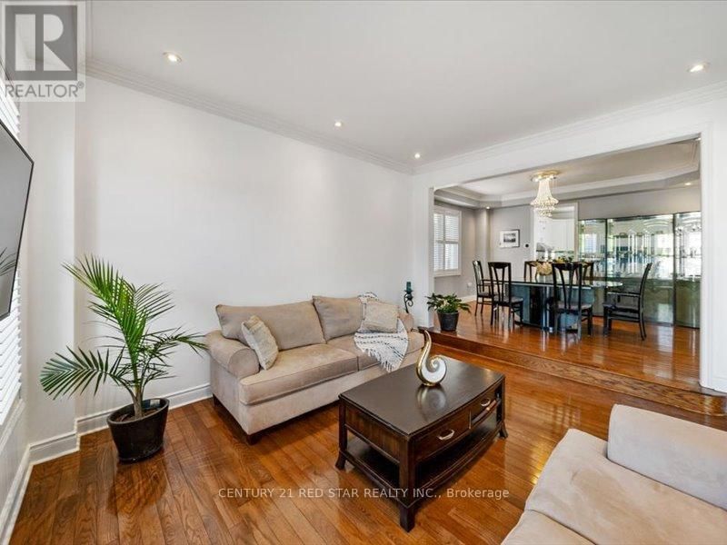 31 EIFFEL BOULEVARD Image 9