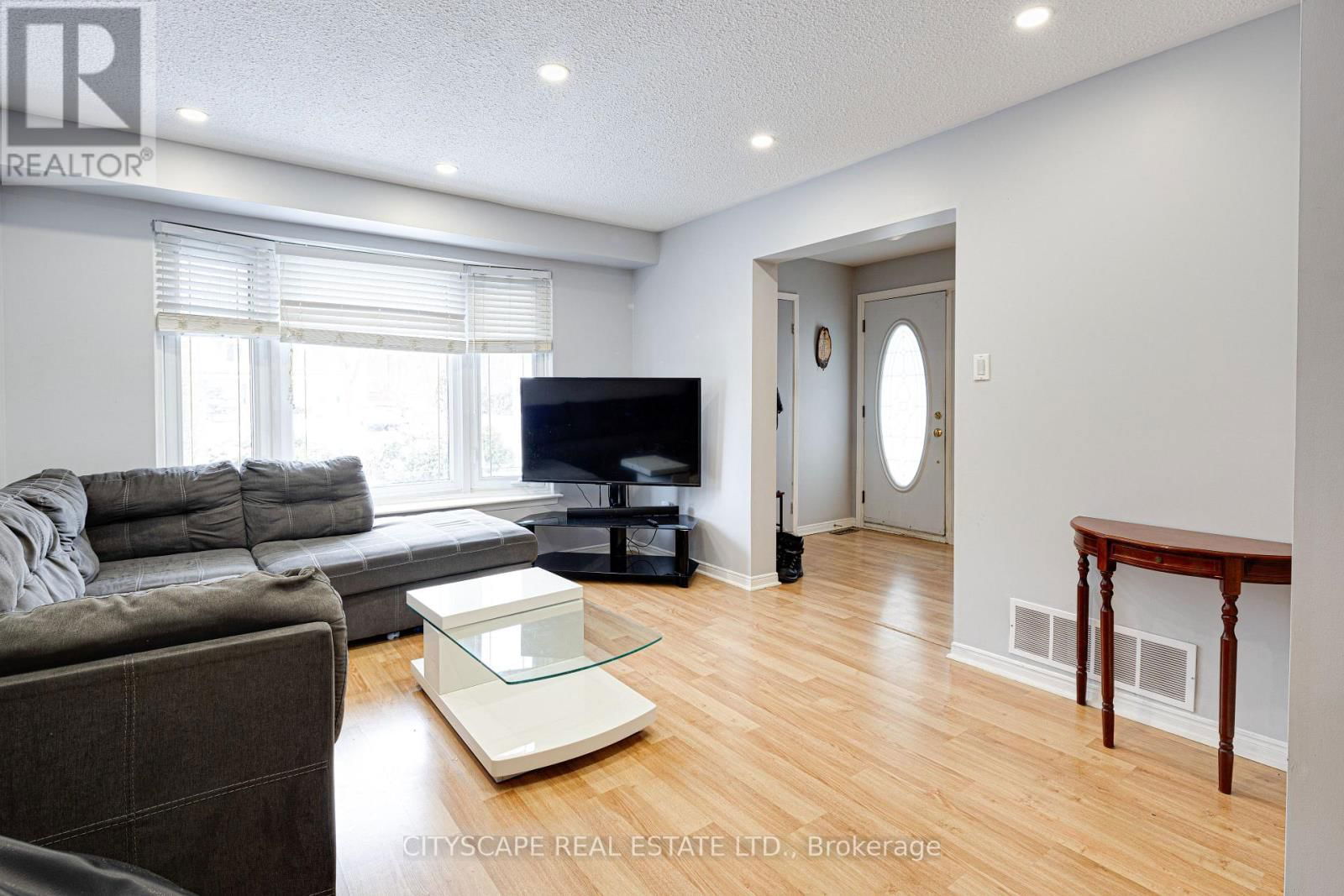 48 MANDARIN CRESCENT Image 11